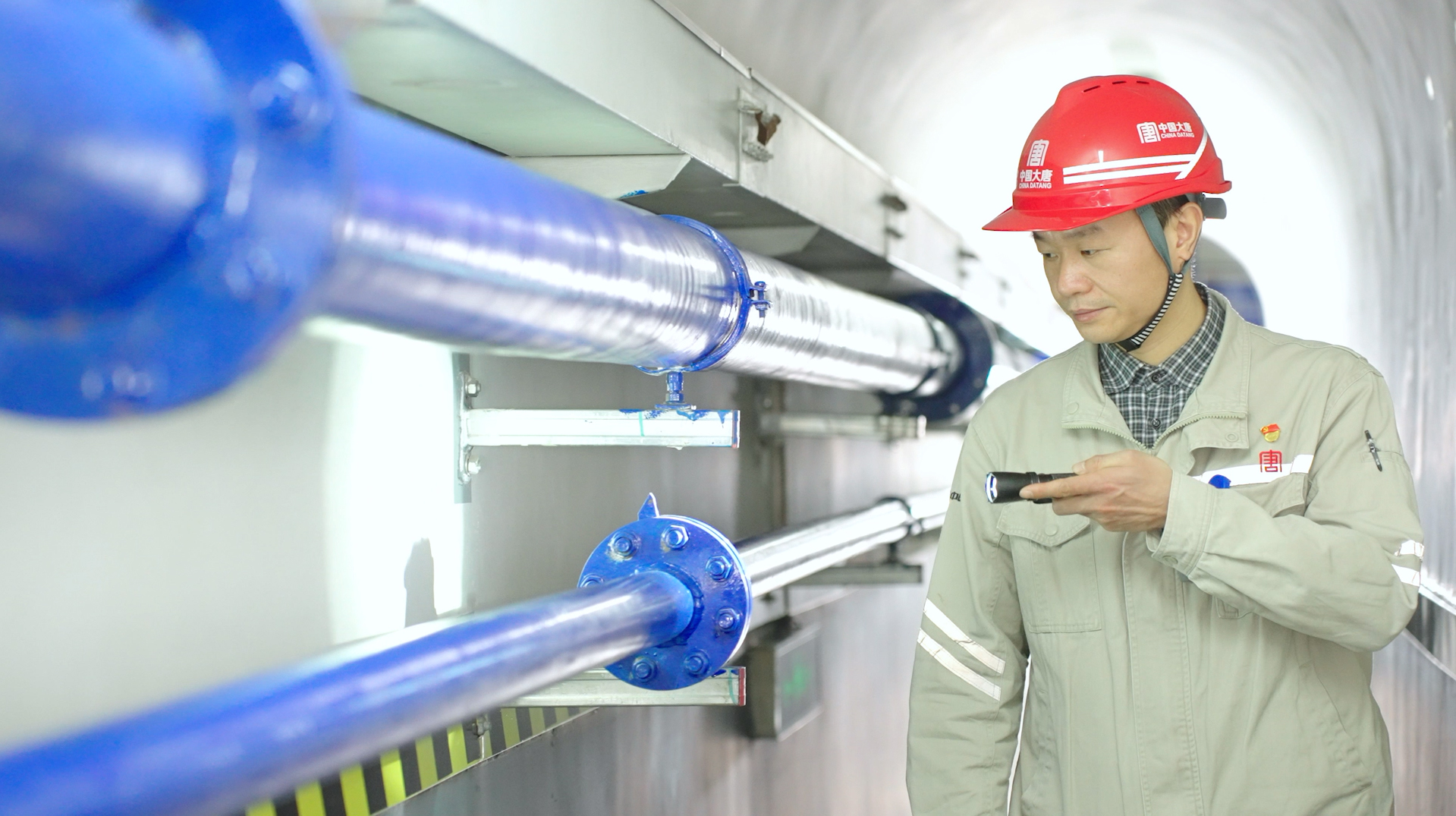 1715579895669067730.jpg 刘丰在安全巡视.jpg